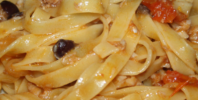 Fettuccine al nasello con olive di Gaeta