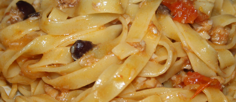 Fettuccine al nasello con olive di Gaeta