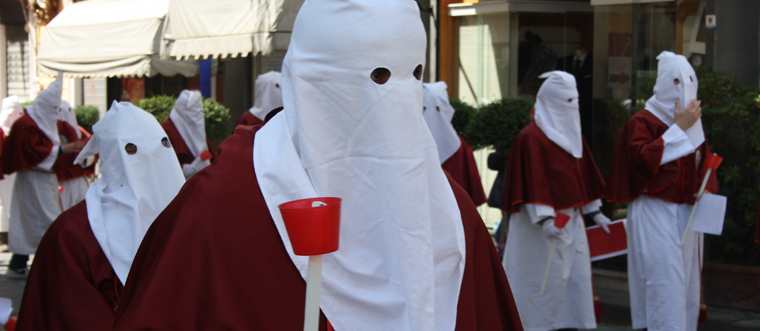 processione penitenziale a Sessa Aurunca durante la Settimana Santa