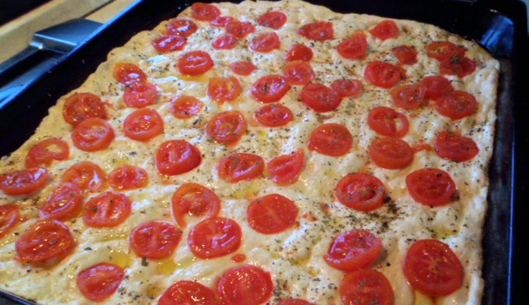 focaccia con pomodorini