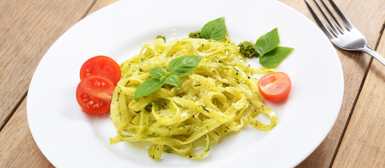 Fettuccine al pesto napoletano